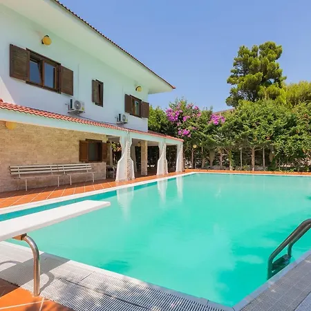 Giapponesi Con Piscina E Privata Habitación en casa particular Giovinazzo
