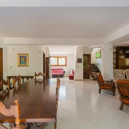 Habitación en casa particular Giapponesi Con Piscina E Privata